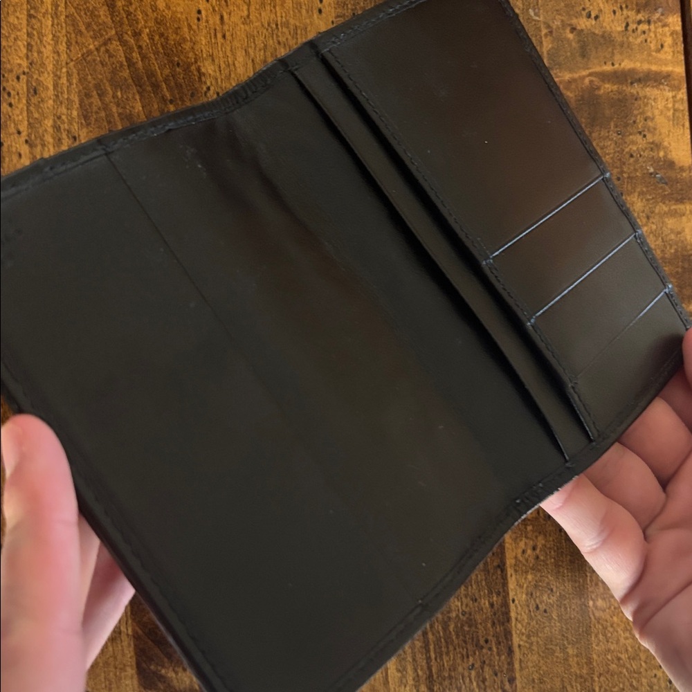 Gucci Black Embossed Leather Card Holder - Picture 5 of 6